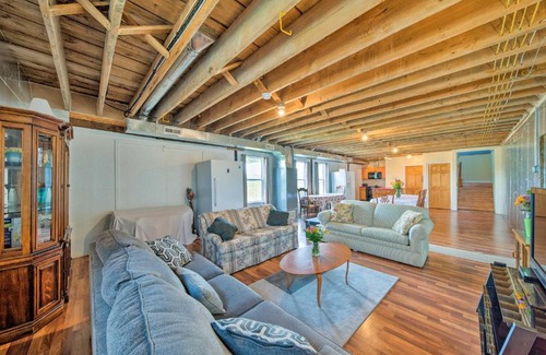 Berger Casa | Updated Berger Cottage with Pool, on a Private Farm!