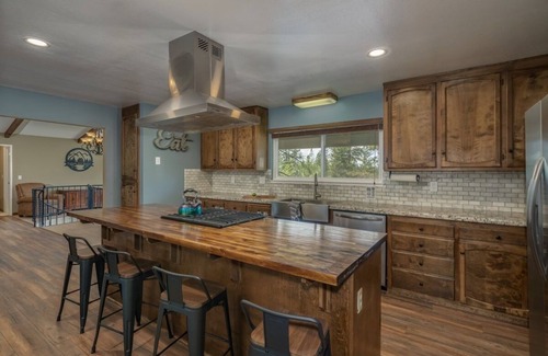 Arnold Cabina | Updated Cabin-AC-game room- room for 2 families-Dogs Welcome