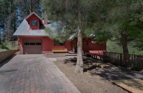 McCall Casa | Updated Cabin HotTub Firepit Decks nr Shore Lodge