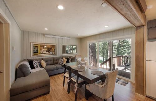 McCall Casa | Updated Cabin HotTub Firepit Decks nr Shore Lodge