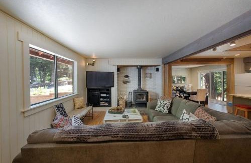 McCall Casa | Updated Cabin HotTub Firepit Decks nr Shore Lodge