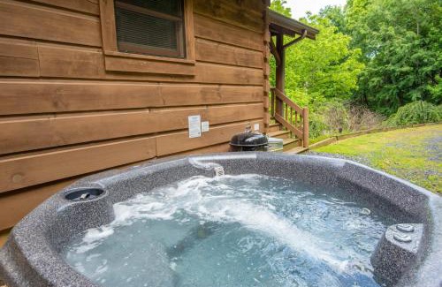 West Jefferson Casa | Updated Cabin Mins from Downtown West Jefferson- Hot Tub, Porches, Dogs OK