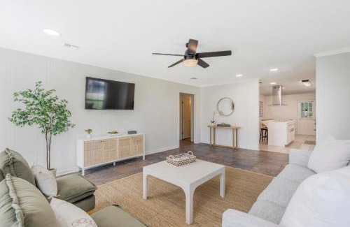 Lafayette Casa | Updated & centrally located 3 Bed