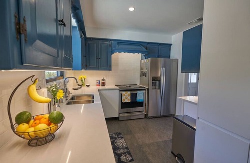 Altadena Casa | Updated classic mid-century ranch home with pool