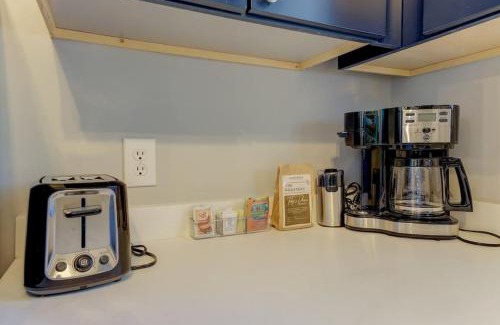 Rosewood Casa | Updated Columbian Cottage