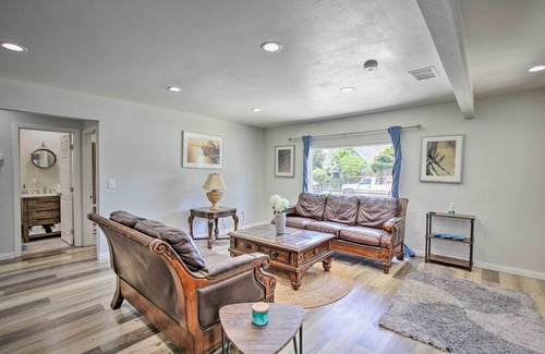Compton Casa | Updated Compton Home ~ 10 Mi to SoFi Stadium!