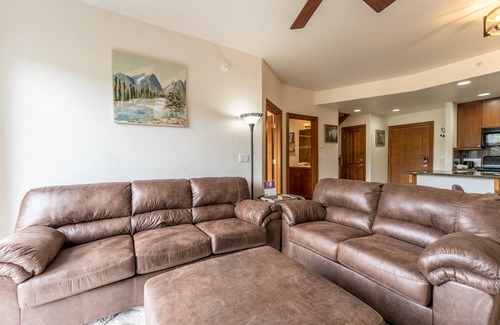 The Highlands Condominio | Updated Condo in Breckenridge w/ Mountain Views & Quick Drive to Base Area!