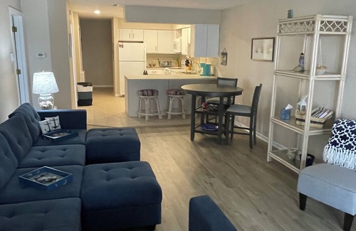Port Clinton Condominio | Updated condo, two master suites with king beds, private balcony