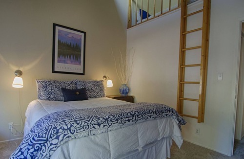 Carnelian Woods Condominio | Remodelado condominio de madera de cornalina