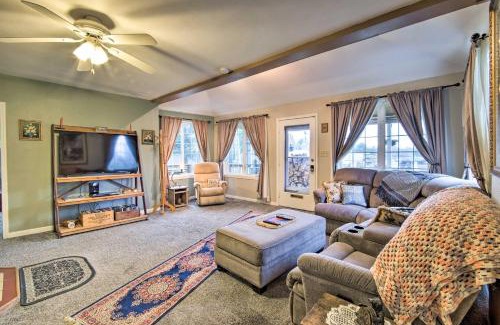 Coos Bay Casa | Updated Coos Bay Home about 2 Mi to Pacific Ocean