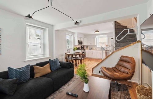 Manayunk Casa | Updated Corner Rowhome with Parking, Sleeps 8