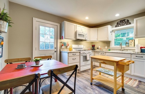 Cotter Cabaña | Updated Cotter Cottage: Walk to White River!