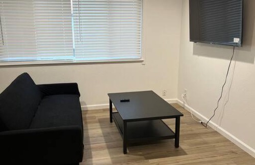 Sacramento Apartamento | Updated Cozy 2 Bed Room Condo w Pool