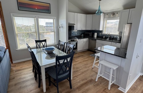 Duck Cabaña | Updated, cozy cottage in Duck – 4 bedrooms, in town & oceanside w/ views!
