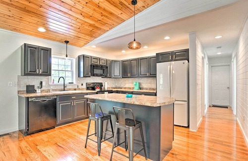 Rowland Casa | Updated Family Home ~ 1 Mile to Delaware River!