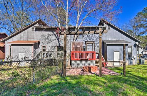 Westover Casa | Updated Fayetville Townhome-Away-From-Home with Yard
