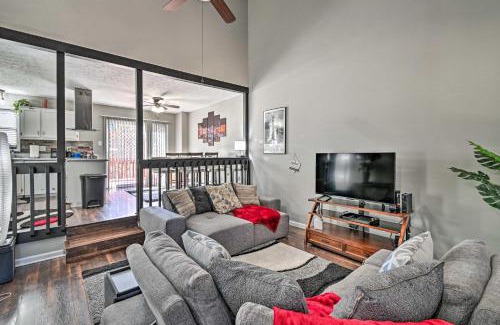 Westover Casa | Updated Fayetville Townhome-Away-From-Home with Yard