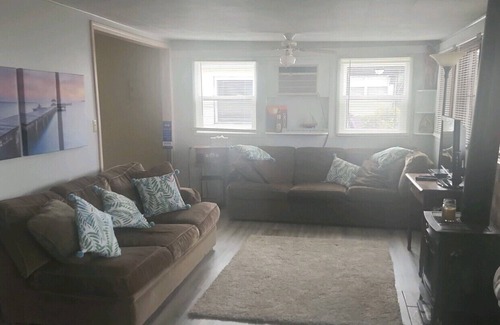 Lakeview Cabaña | Updated fishing cottage a stones throw from Blackhawk Marina and Oldfield Beach.
