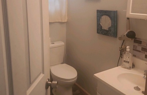 Lakeview Cabaña | Updated fishing cottage a stones throw from Blackhawk Marina and Oldfield Beach.