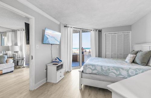 New Smyrna Beach Casa | Updated Ground Floor OceanFront Condo, Walk to Flagler Ave