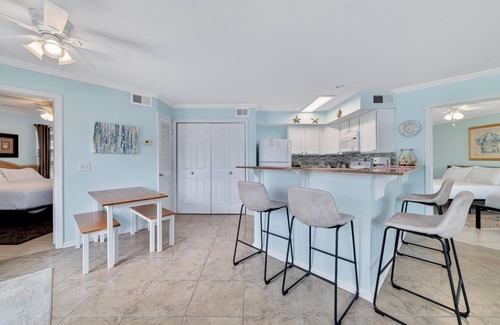 Gulf Shores Condominio | Updated, Ground Floor Unit w/ Pool & Gym, Sleeps 6