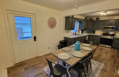 Higgins Lake Cabaña | Updated Higgins Cottage w/ AC - Walking Distance to Higgins & Boat Parking