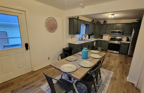 Higgins Lake Cabaña | Updated Higgins Cottage w/ AC - Walking Distance to Higgins & Boat Parking