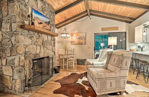 Highlands Casa | Updated Highlands Cottage with Deck and Fireplace!
