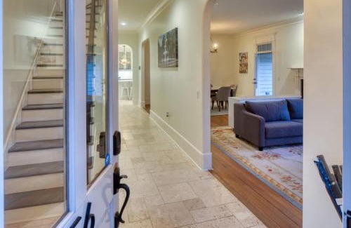 Hitch Village - Fred Wessels Homes Villa | Updated Historic Villa 3 BR suites Walk Everywhere
