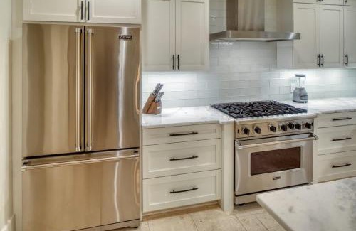 Hitch Village - Fred Wessels Homes Villa | Updated Historic Villa 3 BR suites Walk Everywhere