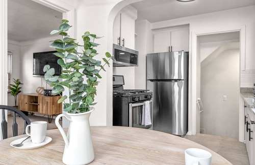 Dearborn Casa | Updated Home! 10 min to Airport/Greenfield Village