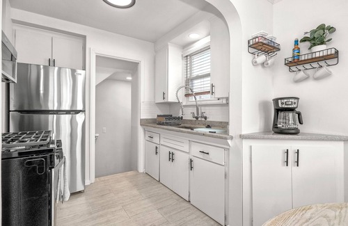 Dearborn Casa | Updated Home! 10 min to Airport/Greenfield Village