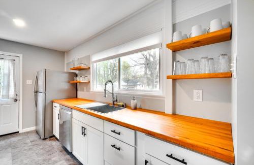 Oak Ridge Casa | Updated Home Central Oak Ridge Location