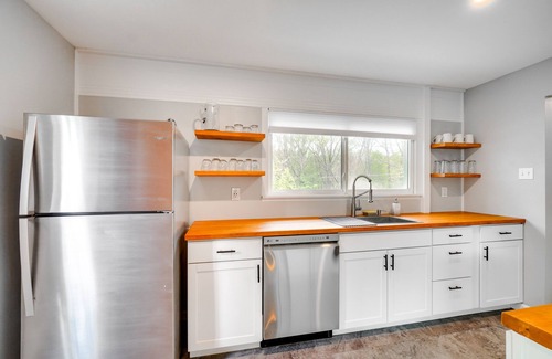 Oak Ridge Casa | Updated Home: Central Oak Ridge Location