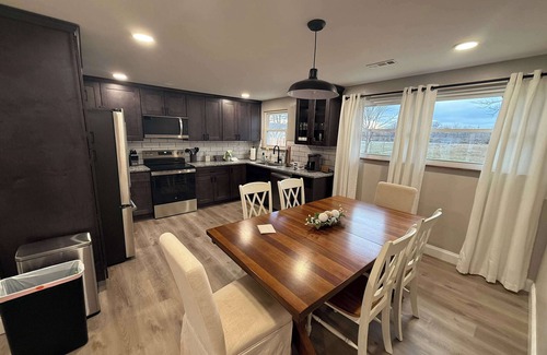 Roselawn Finance Casa | Updated home connected to Veterans Memorial Park