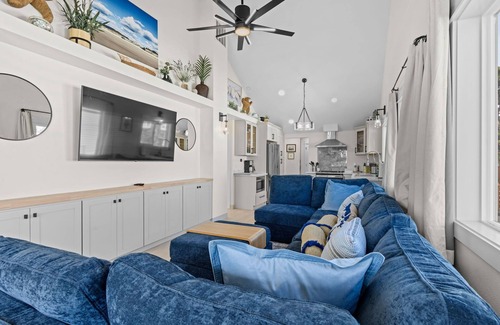 Seaside Casa | Updated Home One Block to the Promenade! Pet-Friendly with Guest House