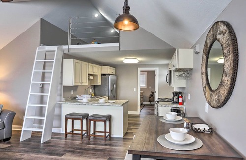 Lorain Apartamento | Updated Lake Erie Home ~ 34 Mi to Cedar Point!