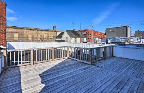 Lorain Apartamento | Updated Lake Erie Home about 34 Mi to Cedar Point!