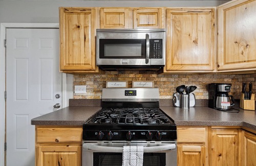 Lansing Casa | Updated Lansing Home | 4BR w Basement Theater Room