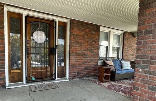 Mapleton/Fall Creek Casa | UPDATED Large 1910 Home! Remodel! Fast WiFi. Spacious. Fireplace.