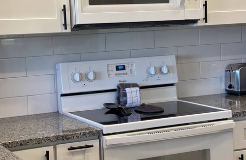 Branson West Condominio | Condominio de lujo actualizado con chimenea cerca de Branson Strip y Silver Dollar City