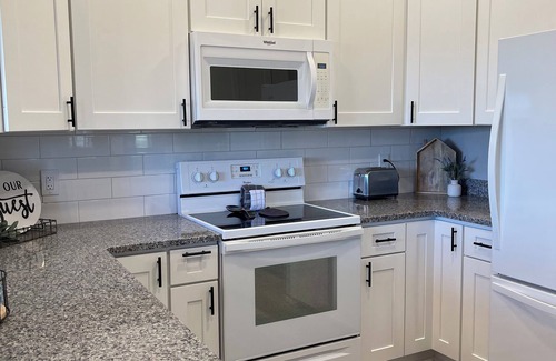 Branson West Condominio | Condominio de lujo actualizado con chimenea cerca de Branson Strip y Silver Dollar City