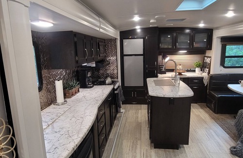 Spicewood Casa | Updated ! Luxury Lake Travis RV