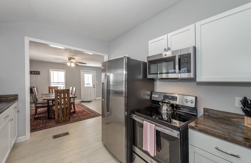 Maryville Casa | Updated Maryville Family Home | Historic District | In Town Near National Park
