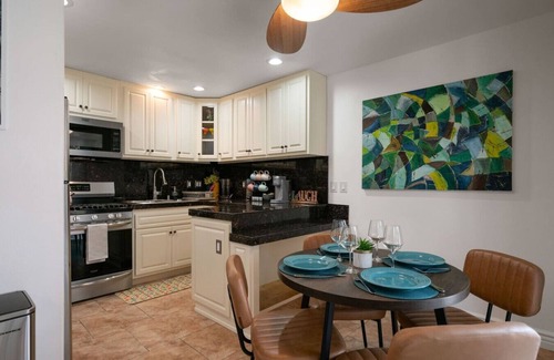 The Mesa Condominio | Updated, modern & stylish condo w/pools and tennis