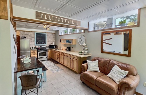Ellicottville Apartamento | ⭐Actualizado y moderno con cama tamaño king, 2 acres, capacidad para 4