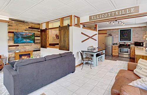 Ellicottville Apartamento | ⭐Actualizado y moderno con cama tamaño king, 2 acres, capacidad para 4