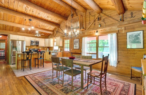 Jasper Apartamento | Updated Mtn Cabin on 20 Acres w/ Large Waterfall