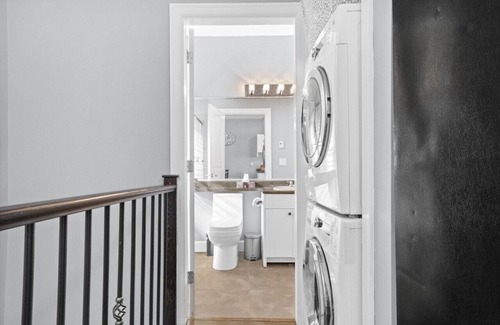 Willoughby Cabina | Updated One Bedroom Carriage Home in Langley