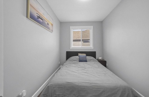 Willoughby Cabina | Updated One Bedroom Carriage Home in Langley